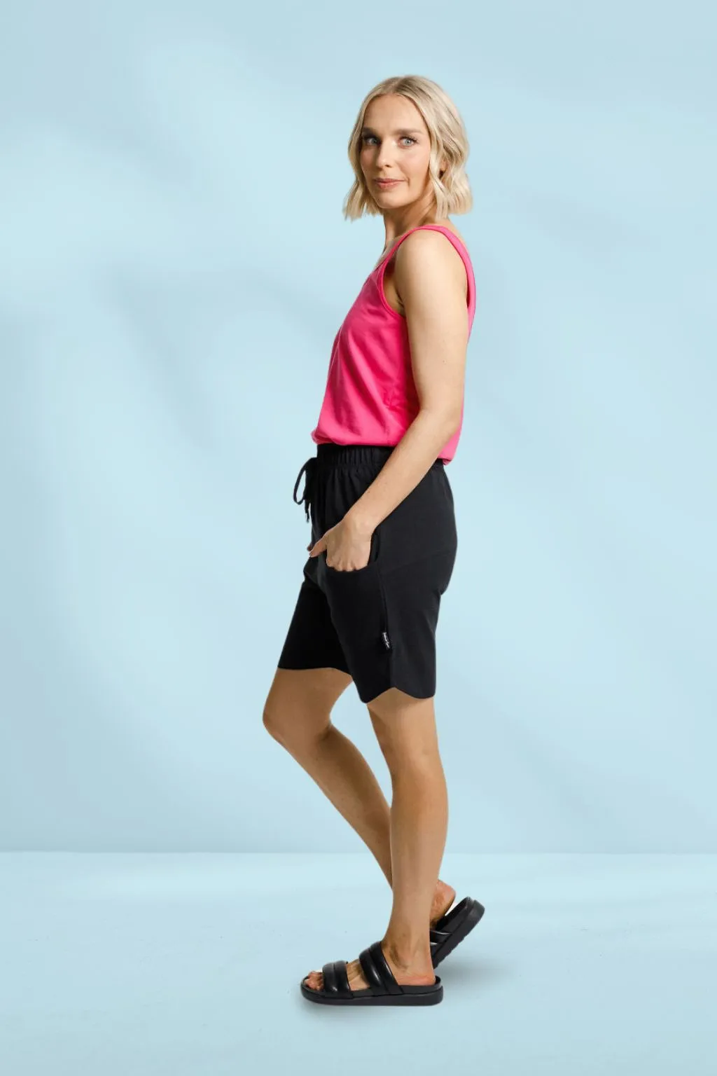 Homelee Apartment Shorts Black White X