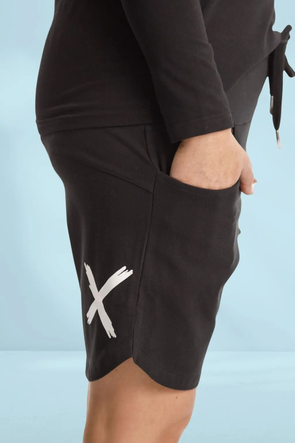 Homelee Apartment Shorts Black White X