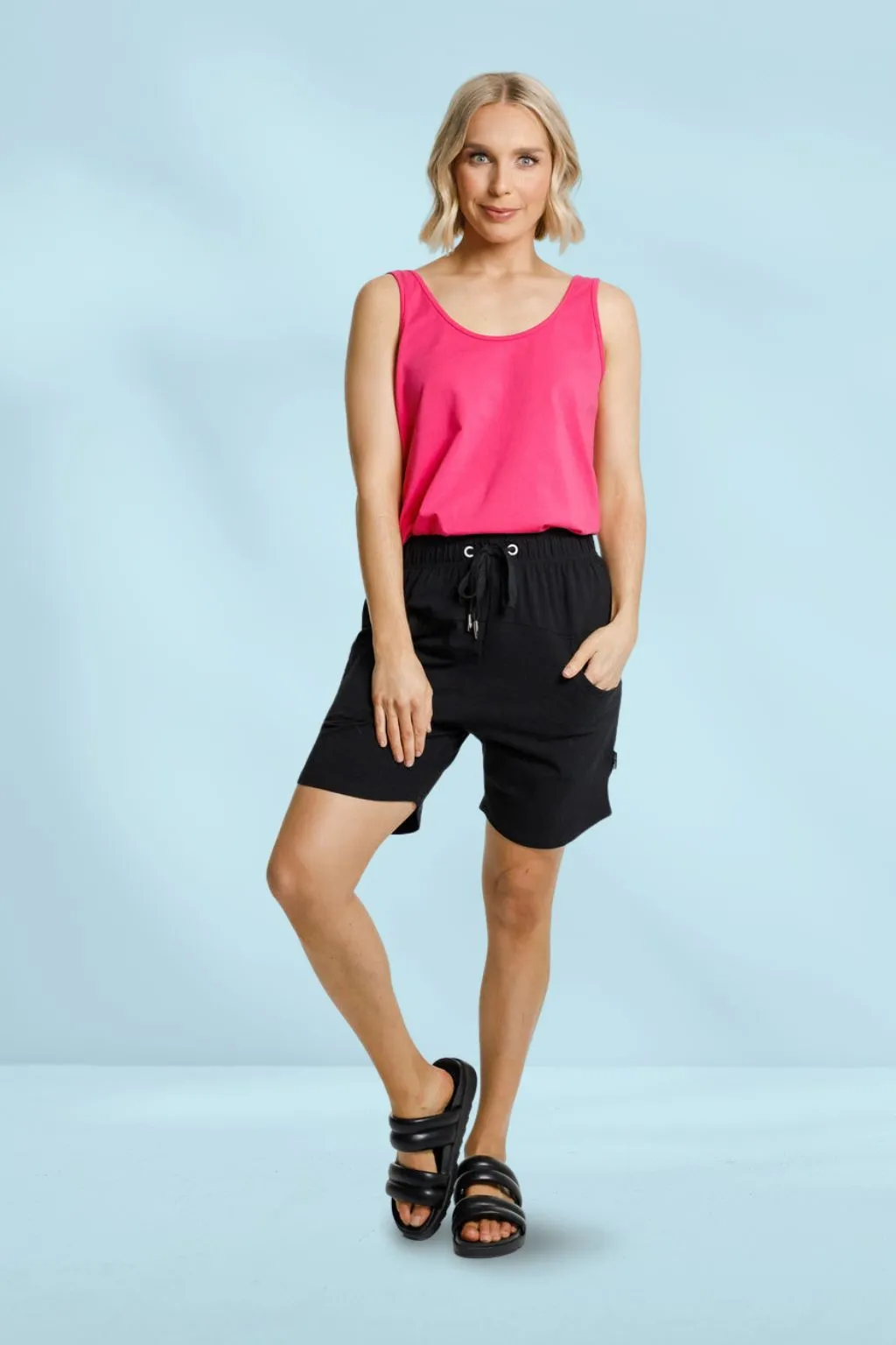 Homelee Apartment Shorts Black White X