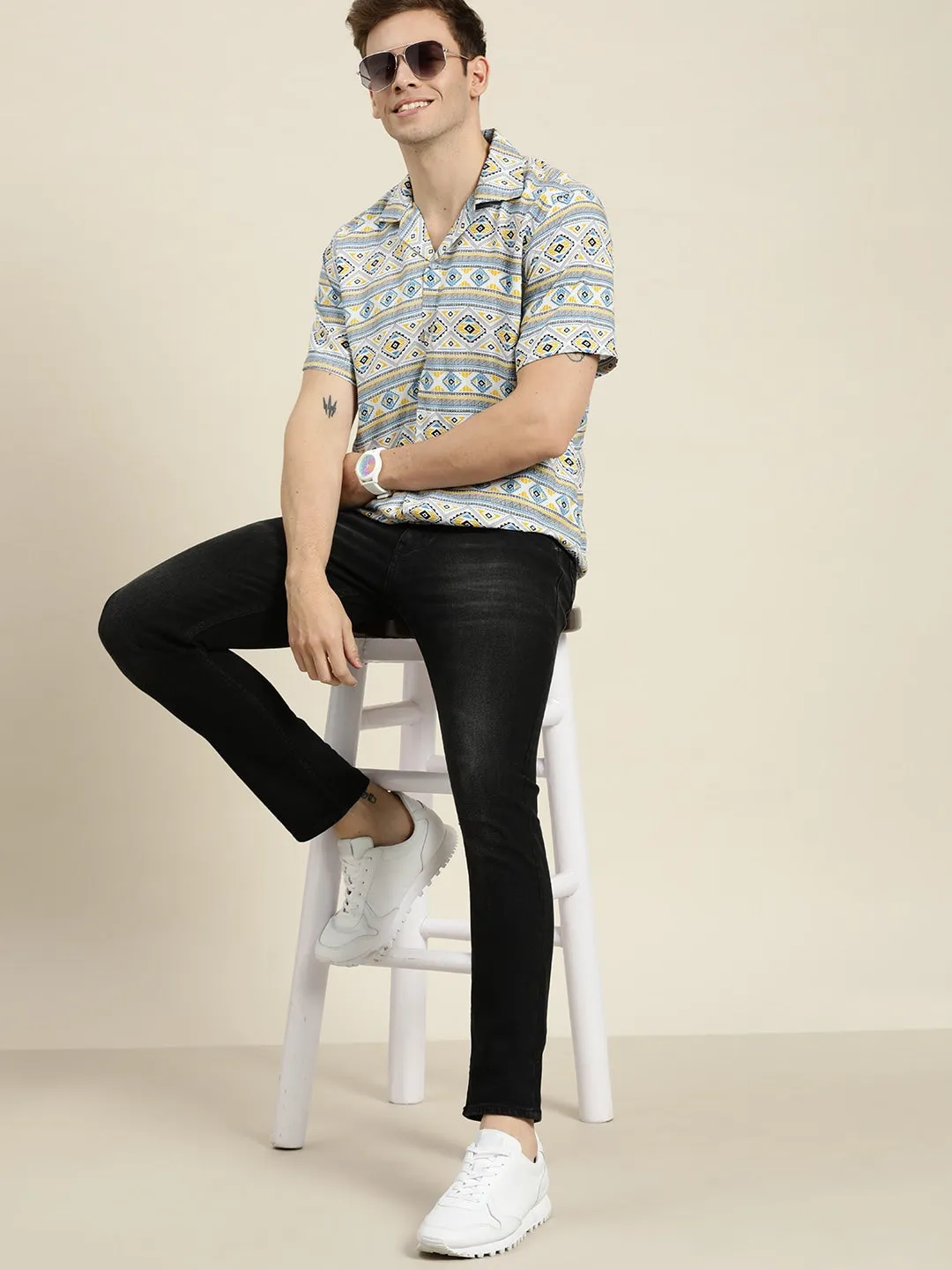 Men White-Blue Prints Viscose Rayon Relaxed Fit Casual Resort Shirt