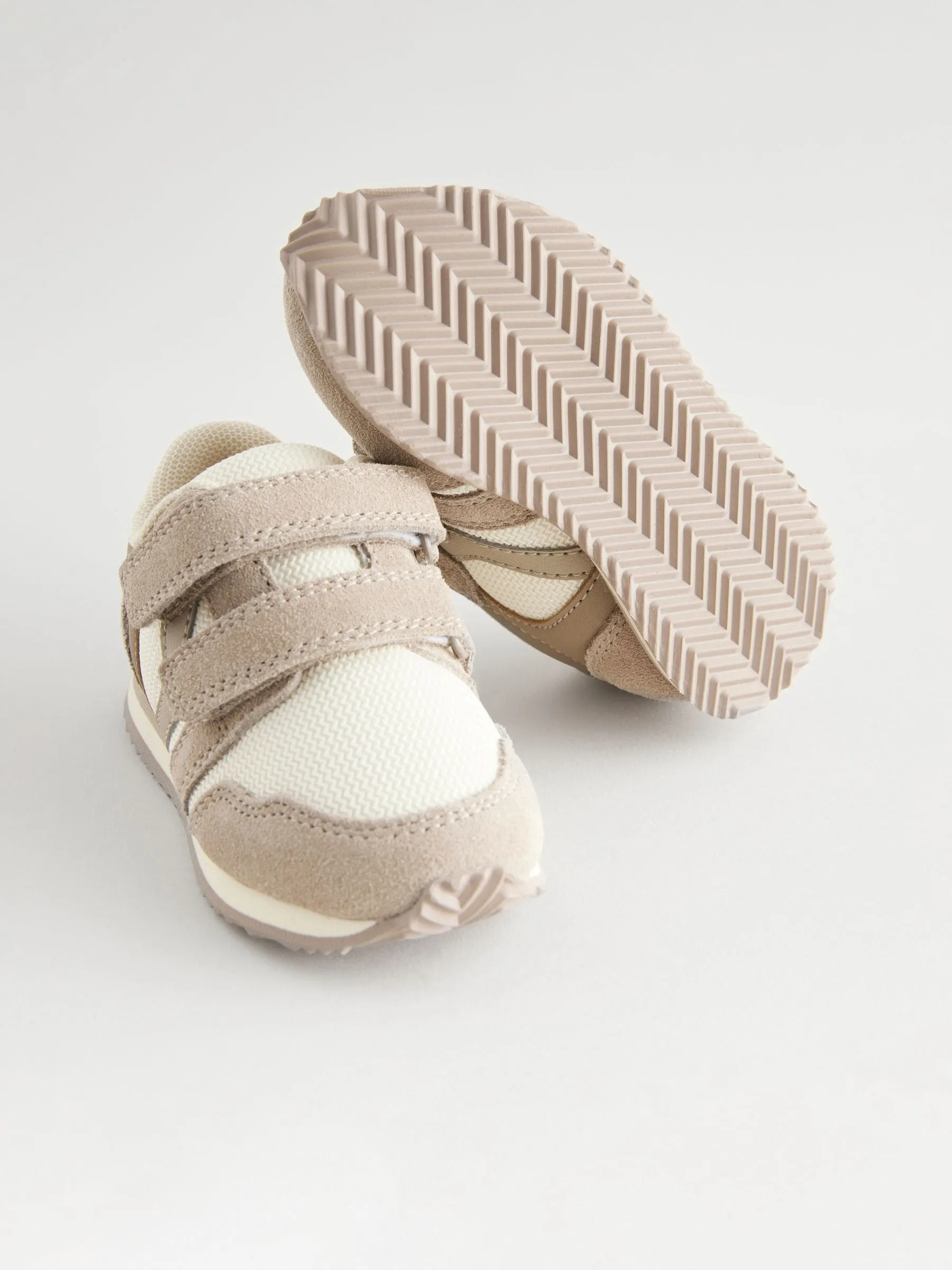 Neutral Standard Fit (F) Double Strap Trainers