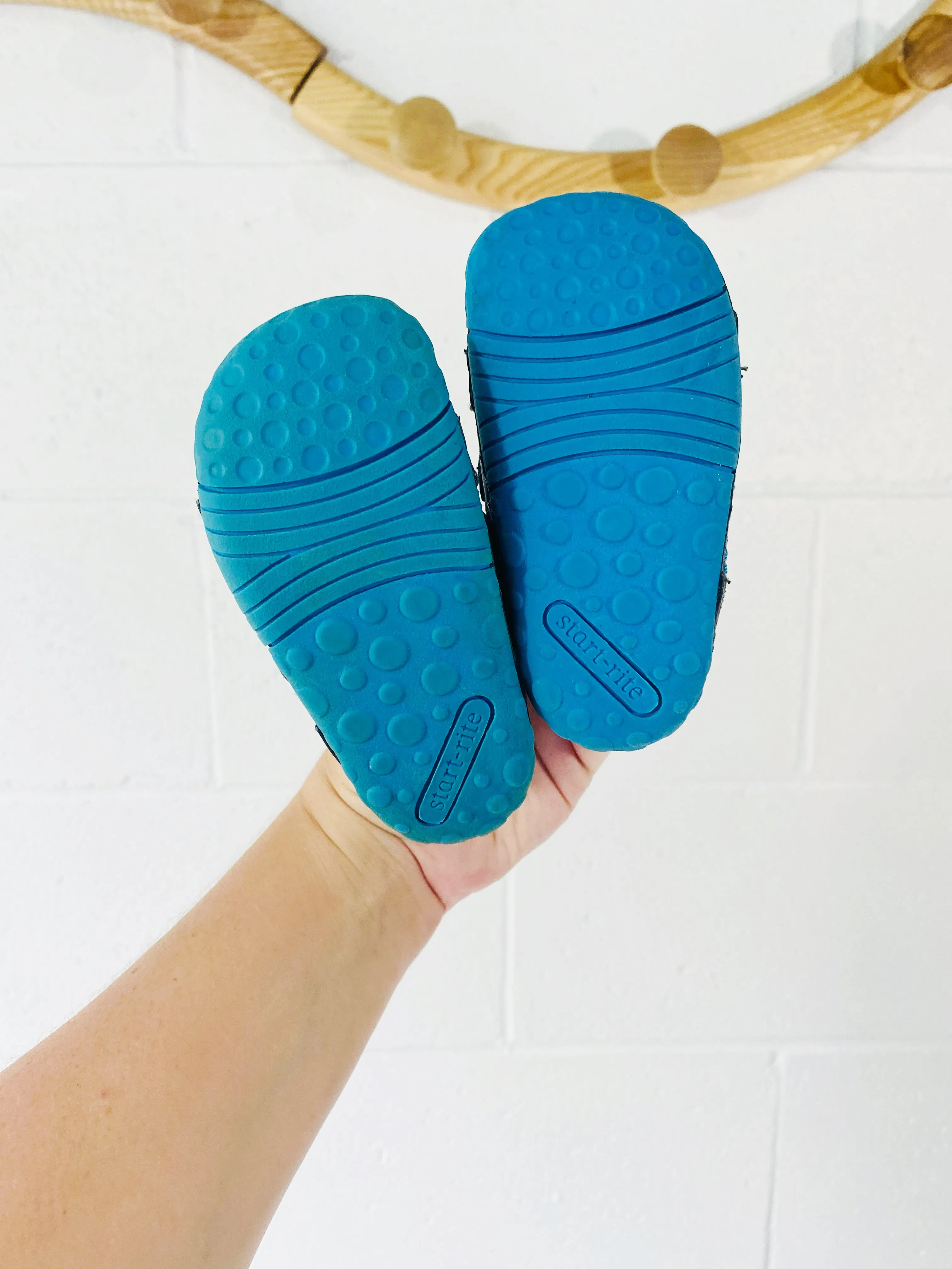 Pre-Walker Shoes, size 4 (UK 3F)