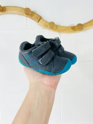 Pre-Walker Shoes, size 4 (UK 3F)